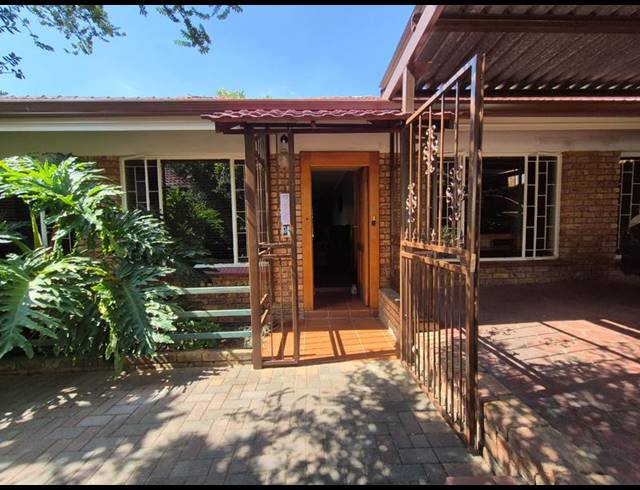 4 BEDROOM HOUSE FOR SALE IN ROOIHUISKRAAL